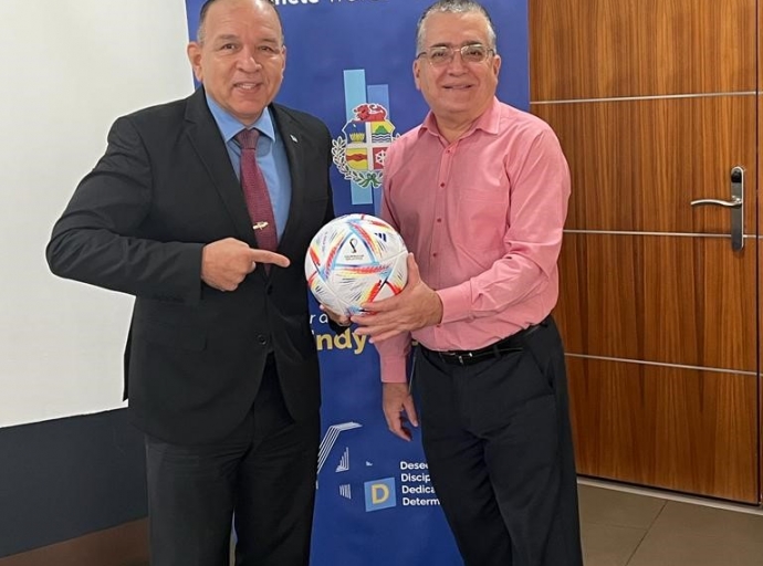 Minister Endy Croes a ricibi bala oficial di Copa Mundial 2022