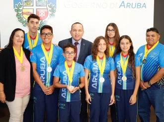 Minister di Deporte a duna reconocemento na tri-atletnan