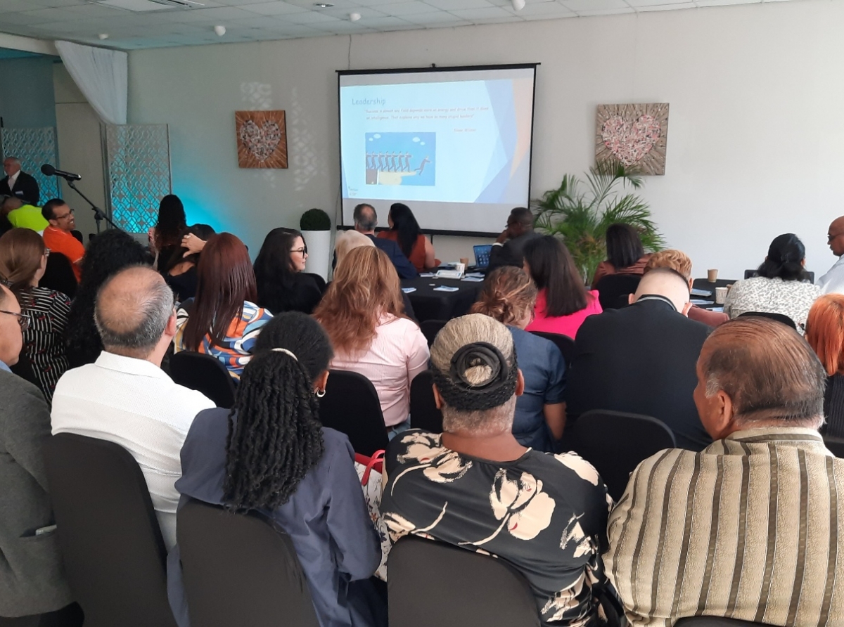 Frances Rugebregt di IVA a relata tocante e dos dianan di conferencia pa dunadornan di cuido