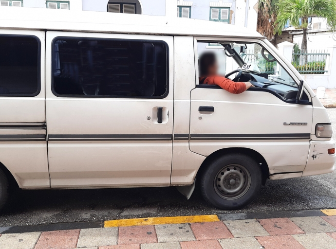 Algun chofer di Autobus a asumi cu e pasahero mester paga caba 4 florin