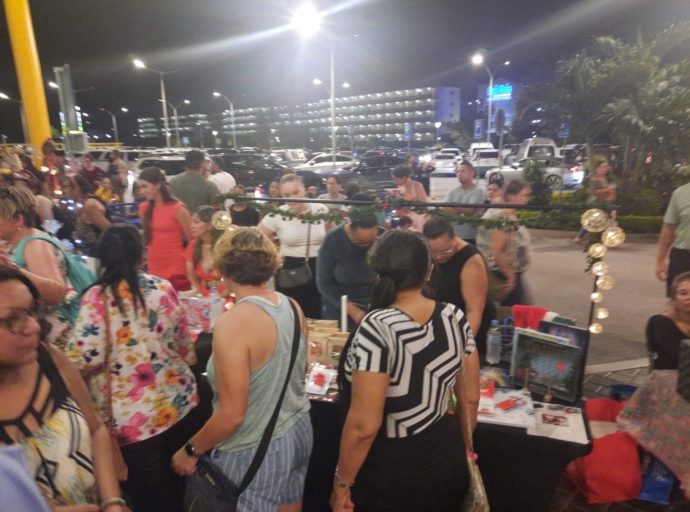 Super Food Plaza cu tremendo 'Christmas Market 2022' diasabra ultimo
