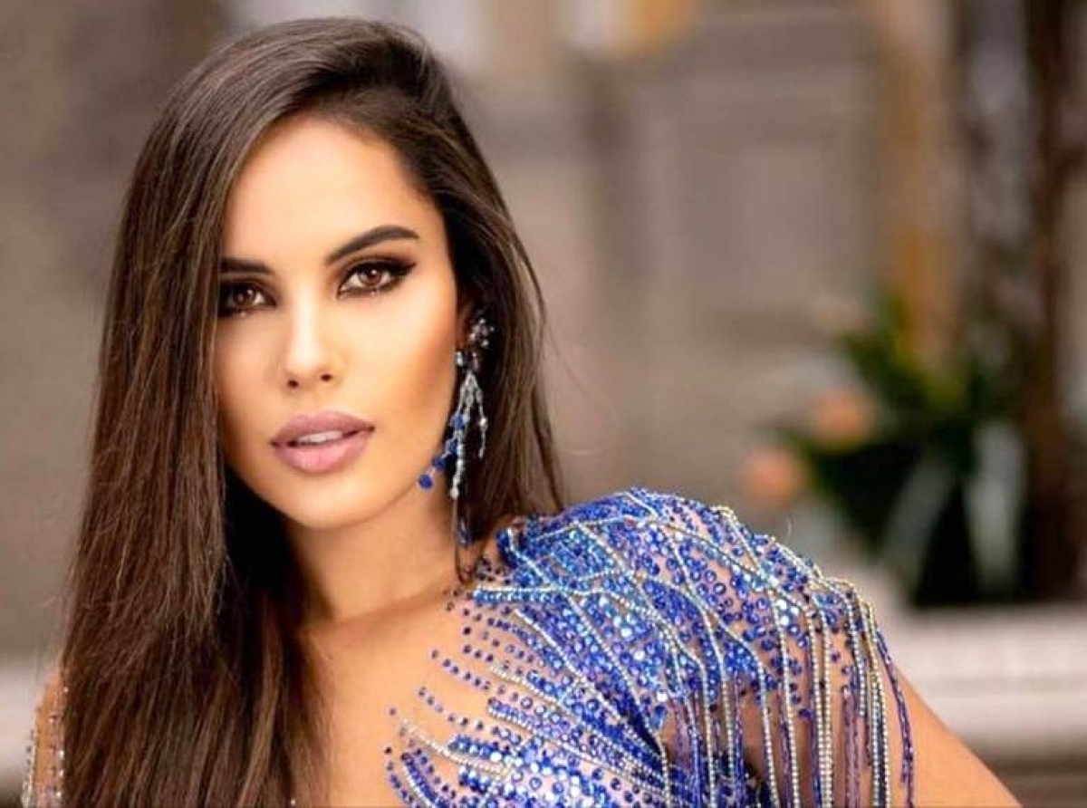 A kita corona di Miss Bolivia 2022 pasobra a haci bofon di Miss Aruba y varios otro candidata pa Miss Universe 2022