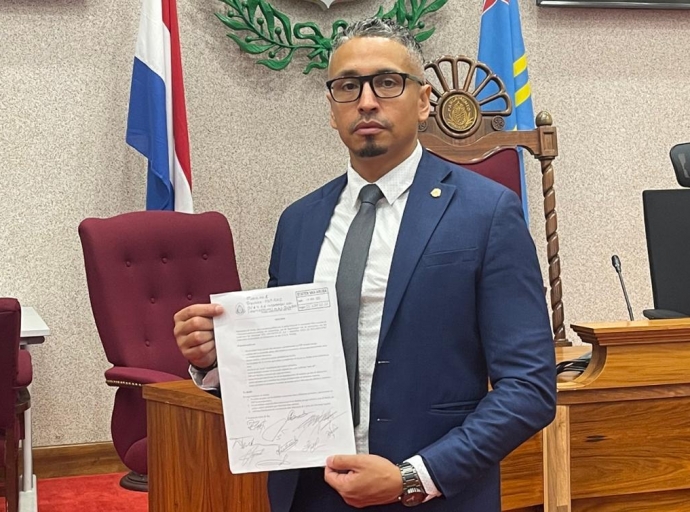 DIP mester presenta su plan di mehoracion na Parlamento di Aruba na januari