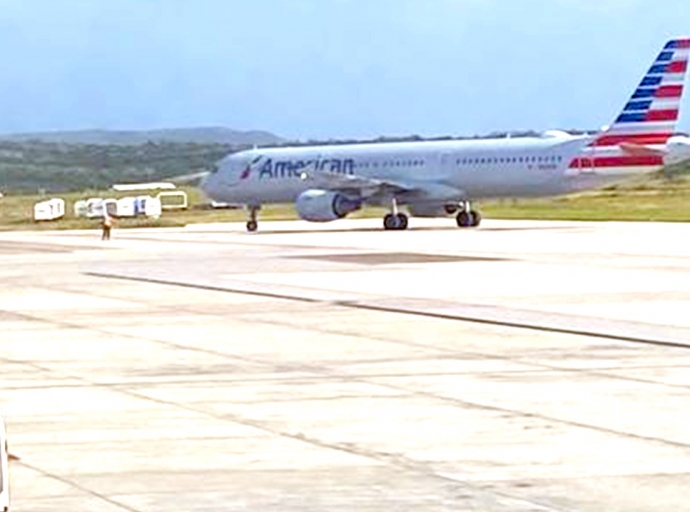 American Airlines a regresa bek Aruba declarando mayday