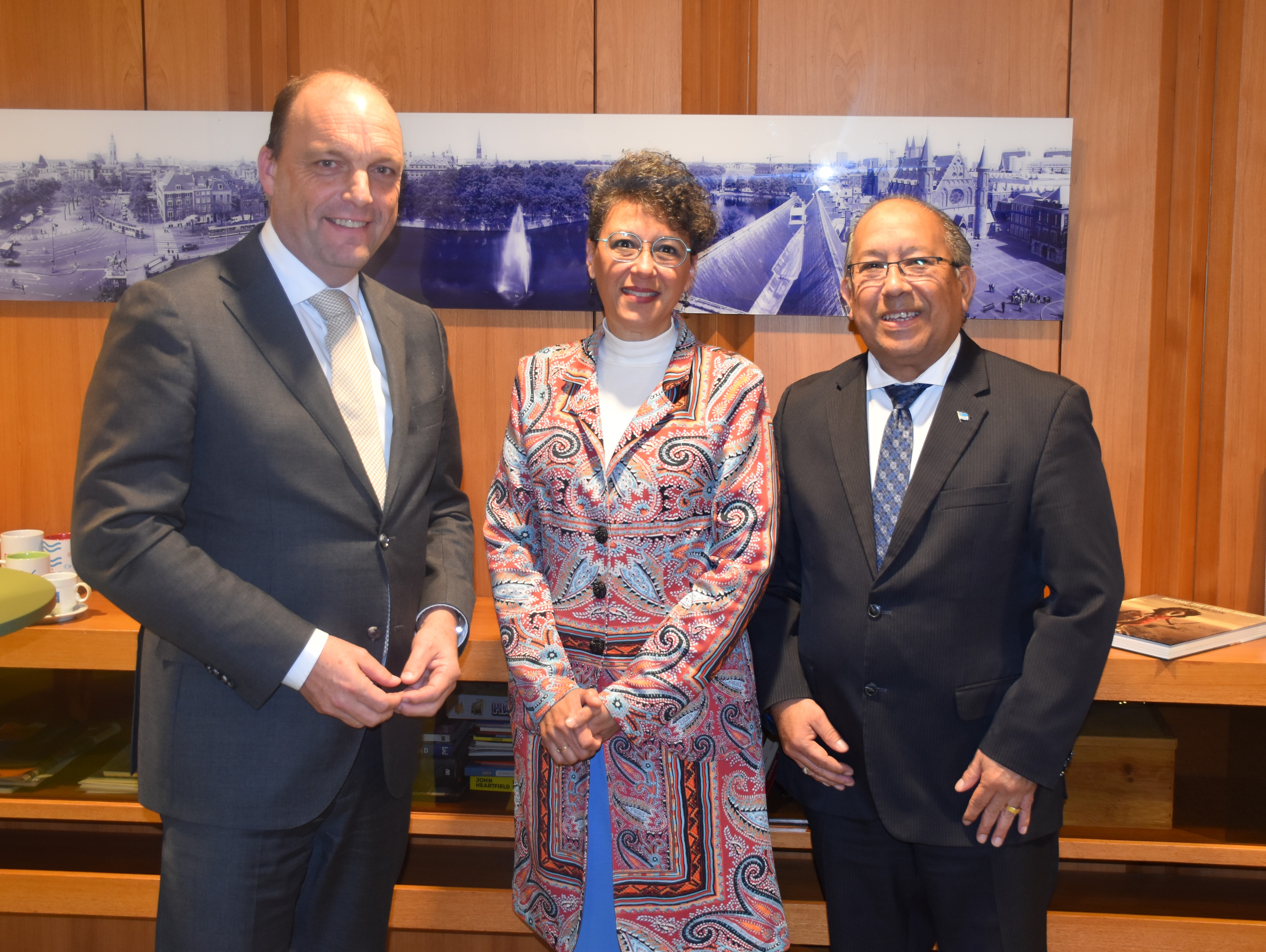 Entre otro a combersa riba posibilidad di cooperacion entre Zwolle y Aruba