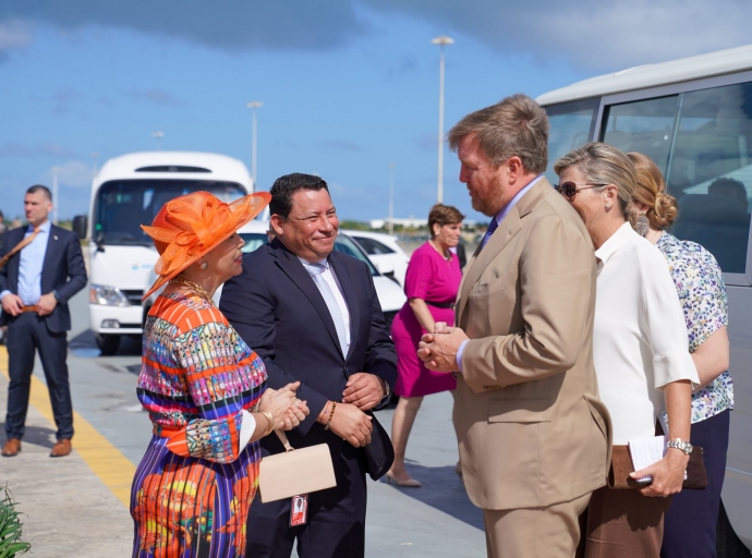 Famia Real ta expresa palabranan di gradicimento na pueblo di Aruba