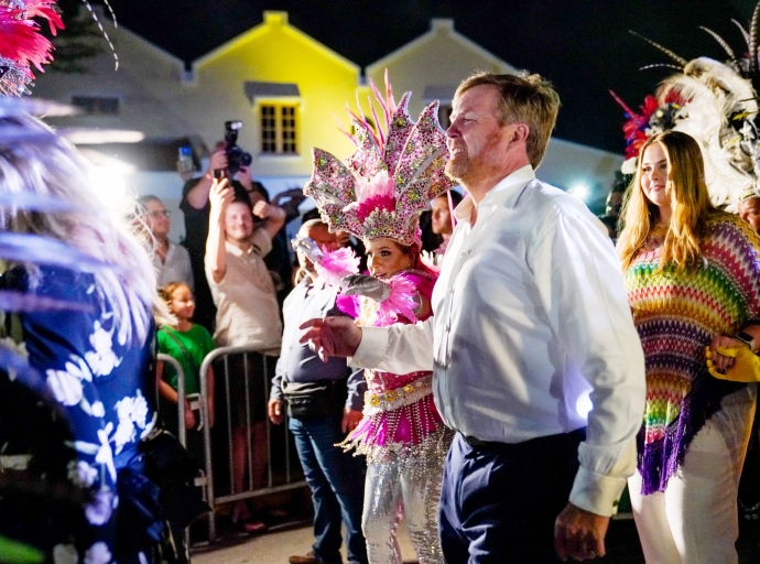 Famia Real a bay cu recuerdonan hopi bunita di Aruba