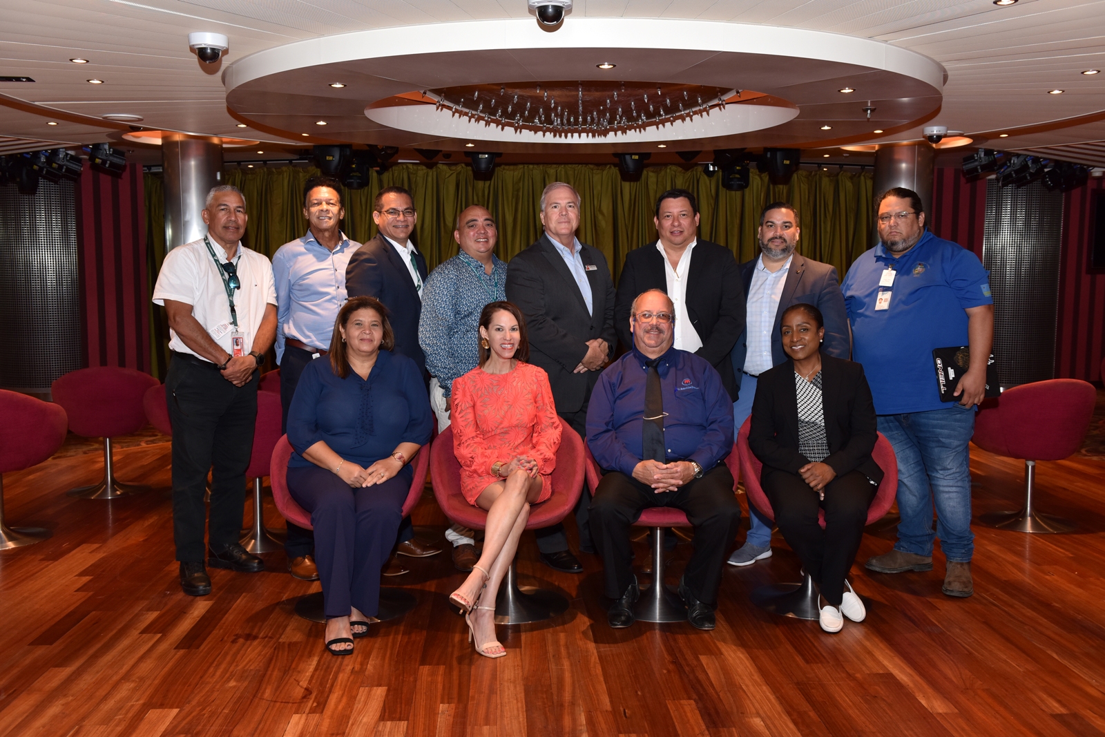 Delegacion di Aruba a haci recorido riba Carnival Cruise Lines