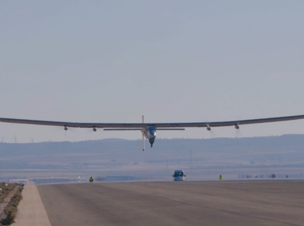 Famoso avion ‘Skydweller’ cu ta bula cu energia solar lo bay keda bula rond di islanan ABC