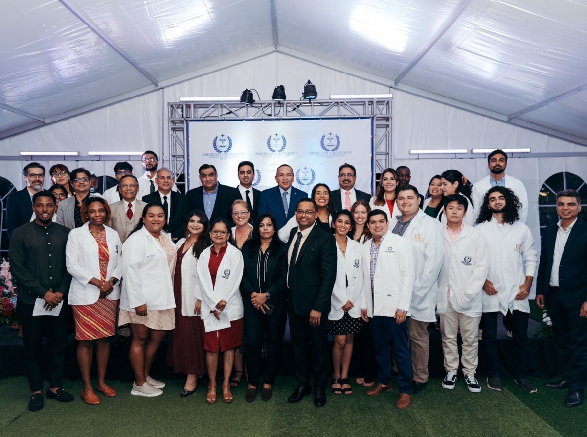 Anochi special di 'White Coat Ceremony' di American University School of Medicine Aruba 