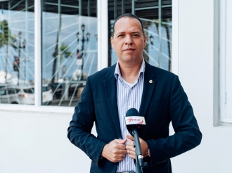 Parce cu si bo no ta opina manera Miguel Mansur e ora bo no tin derecho di opina