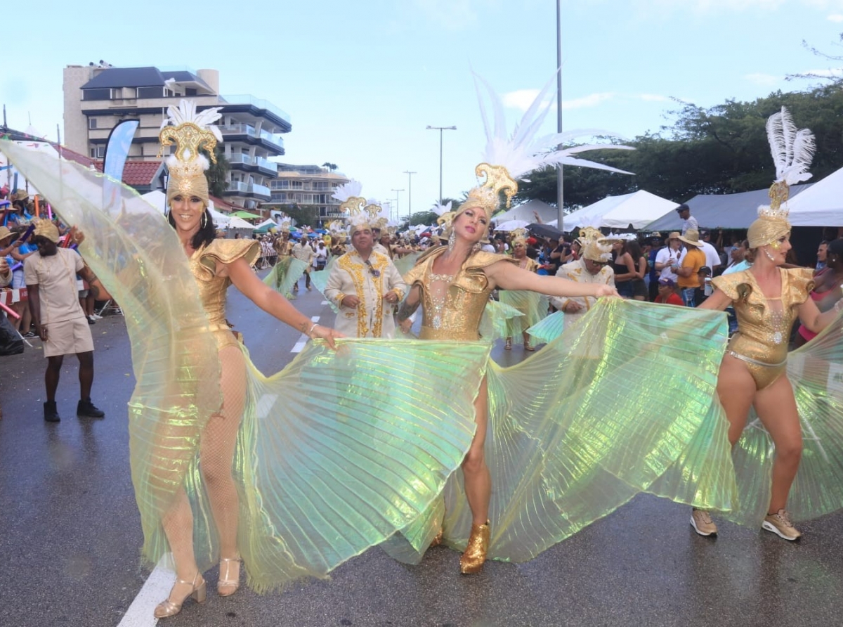 Aruba a conoce un Bombacional Parada di Carnaval 69