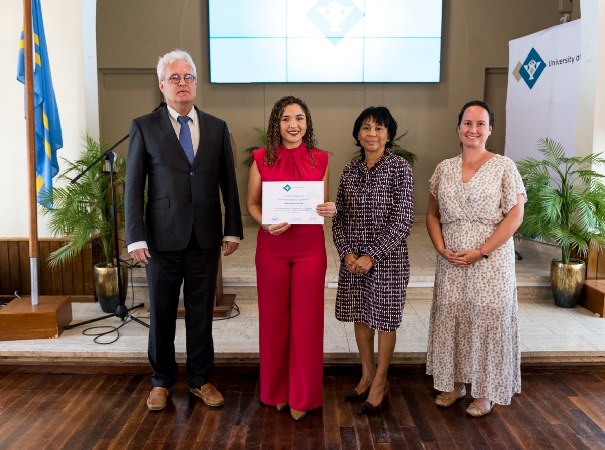 Lirrianne Jemiree Caréjmi Fria a gradua di Facultad di Ley na Universidad di Aruba