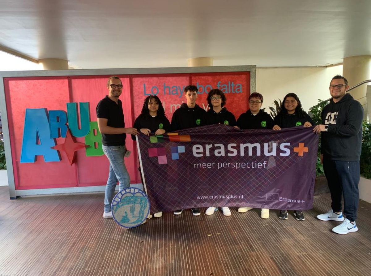 Prome grupo di studiante di Colegio Arubano a sali pa Austria pa e proyecto ‘Deplastify the Planet’