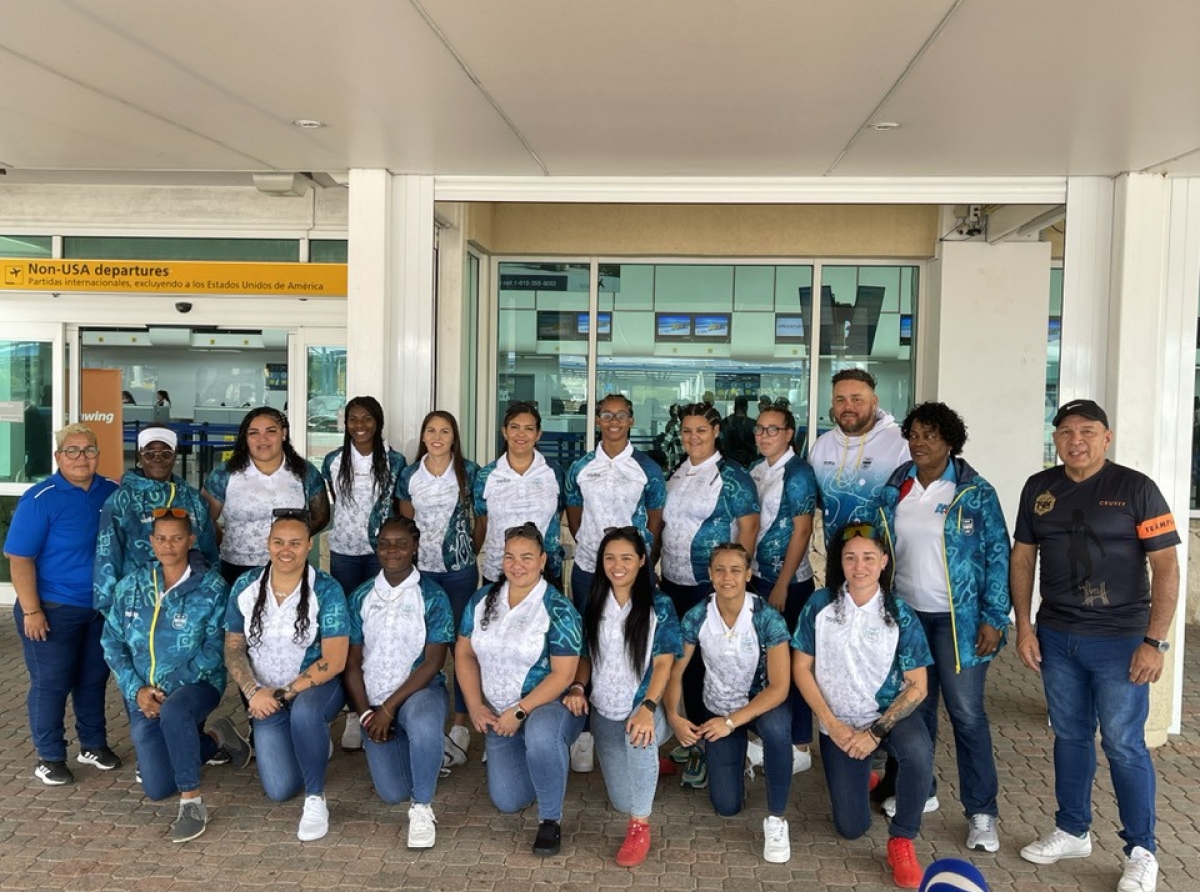 Minister Croes ta desea seleccion di Softball Femenino hopi exito na St. Johns   