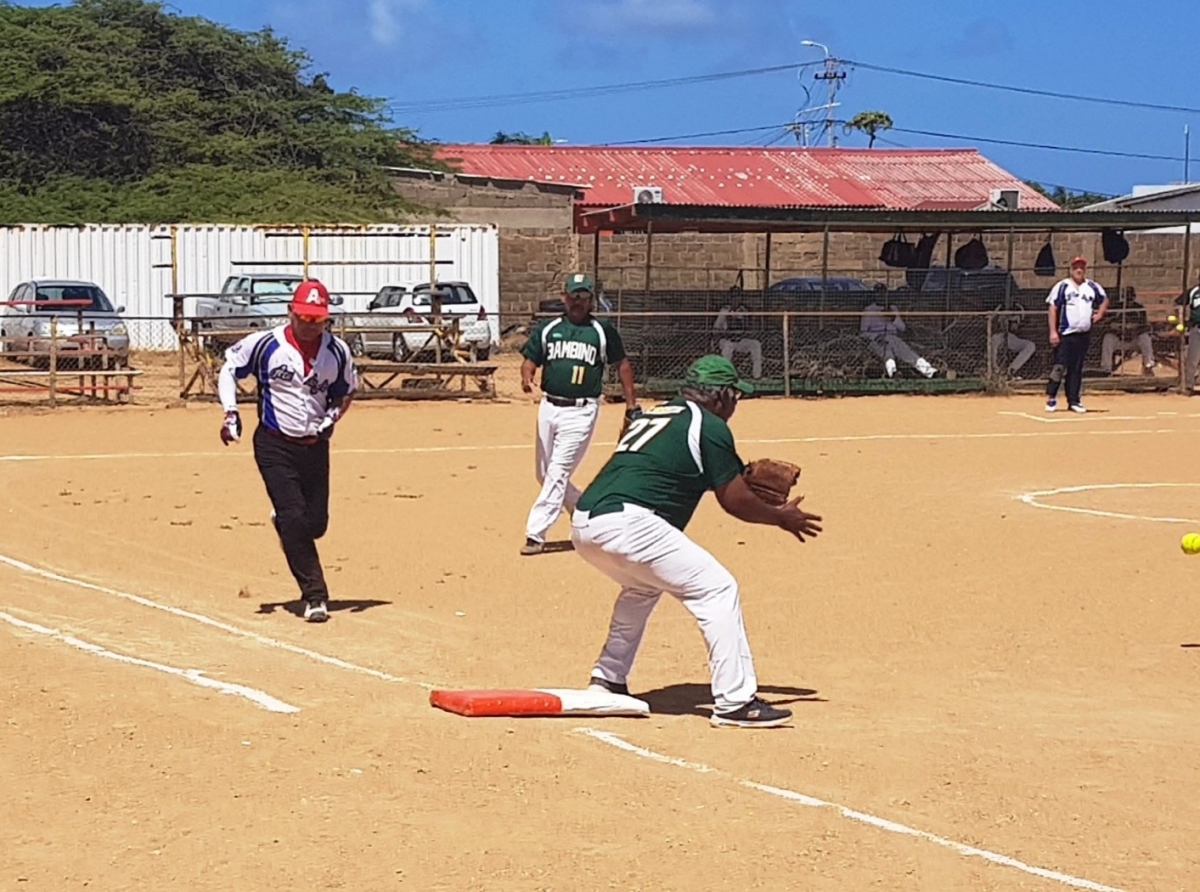 Ambiente di softball na Aruba Juniors cu Torneo di Himno y Bandera 2023