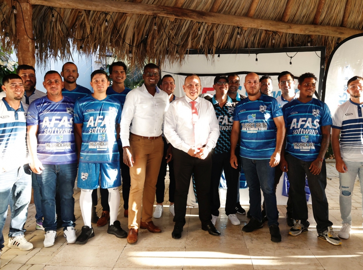 Minister di Deporte a batisa uniform nobo di S.V. Unistars