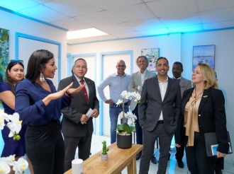 Minister Endy Croes a presencia apertura di Healthy Lifestyle Center Aruba