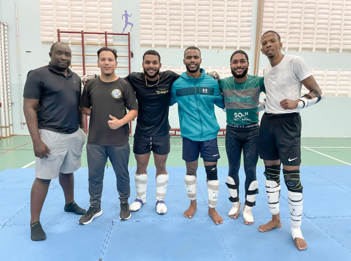 Atletanan di Surinam a train cu Rumannan Klaber di Brazil Taekwondo Stichting