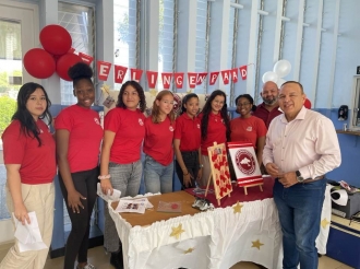 Minister Endy Croes ta felicita Colegio Arubano cu un exitoso Opendag