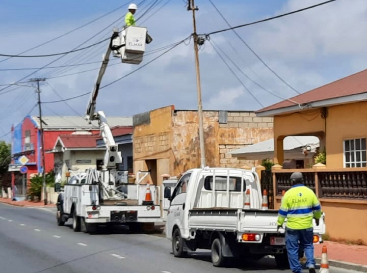 Instalacionnan pa mas iluminacion den bario di San Nicolas a cuminza