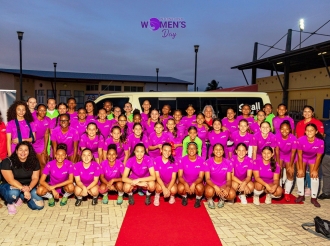 AVB a inaugura minivan di Academia Damas y a tene wega amistoso entre damanan presente