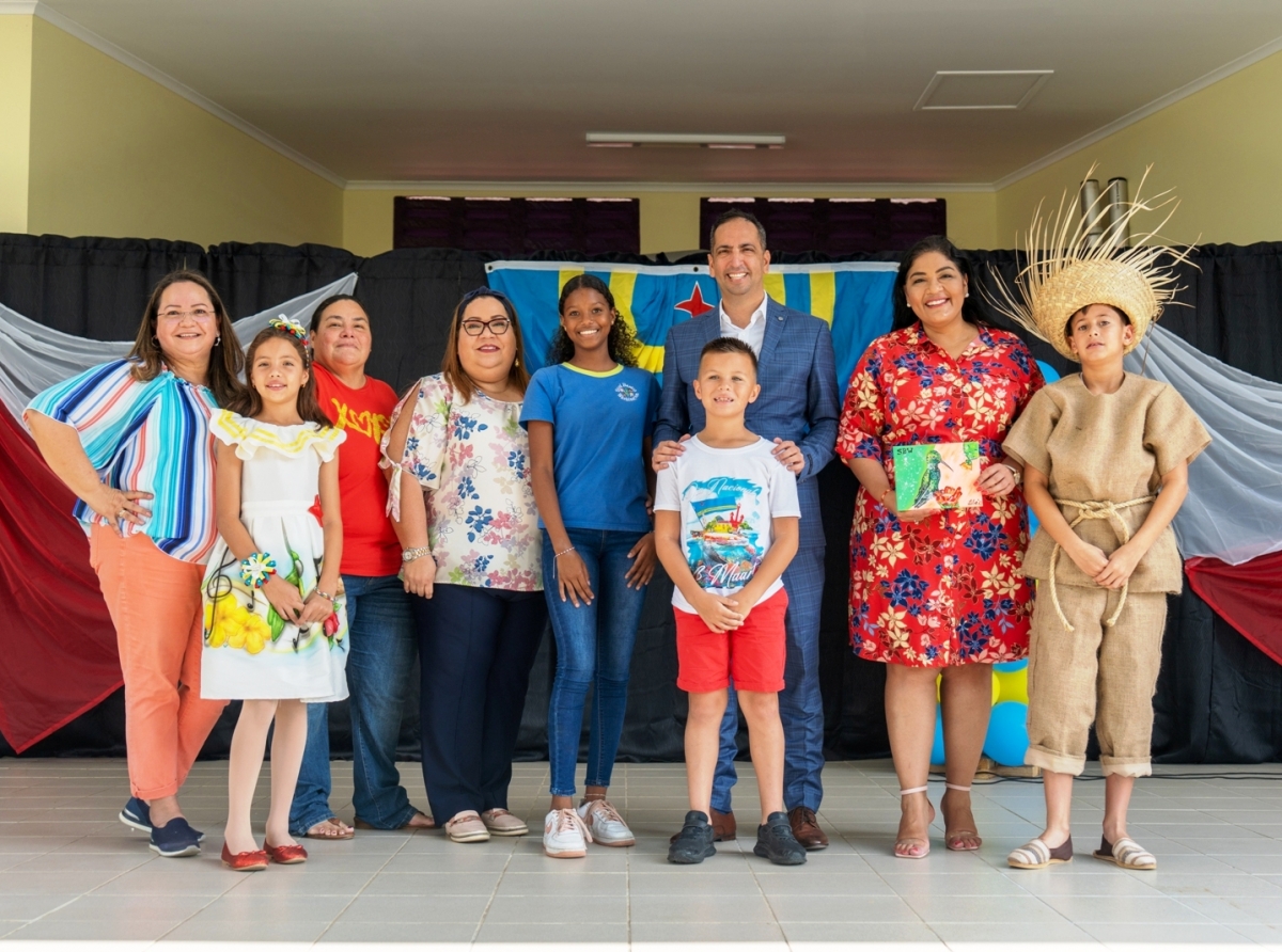 Minister Dangui Oduber  presenta na Scol Basico Washington pa un bunita Celebracion di 18 di Maart