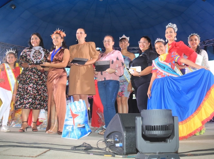 Resultado di Festival Un Canto pa Aruba su Himno y Bandera infantil y hubenil