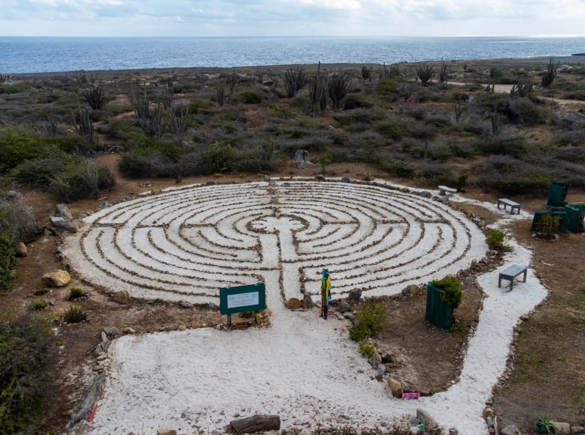 Esnan di Aruba Doet a embeyece e Laberinto di Paz na Alto Vista