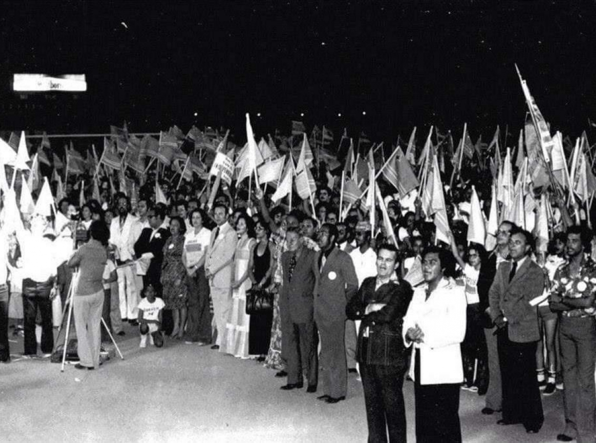 Diahuebs 16 di maart ta recorda cu 47 aña pasa Parlamento di Aruba a aproba nos Himno y Bandera
