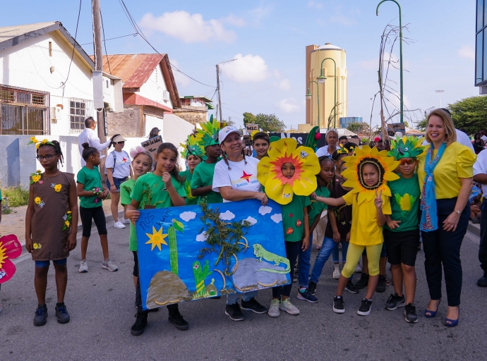 Prome Minister a goza di Marcha Cultural den cayanan di San Nicolas