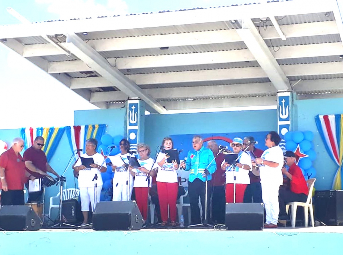 Centro di Bario Playa Pabao a luci cu celebracion di Dia di Himno y Bandera
