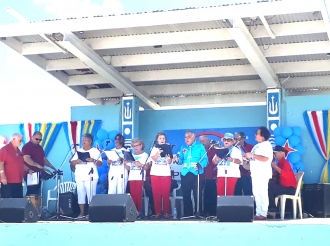 Centro di Bario Playa Pabao a luci cu celebracion di Dia di Himno y Bandera
