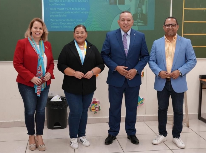 Parlamentario Tromp-Lee ta felicita Sint Aloysius School cu nan carousel informativo
