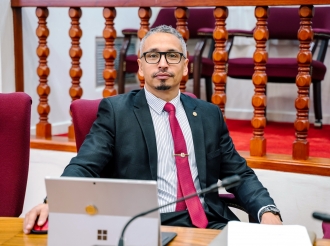 Parlamentario Alvin Molina cu carta pa gobierno tocante “food security”