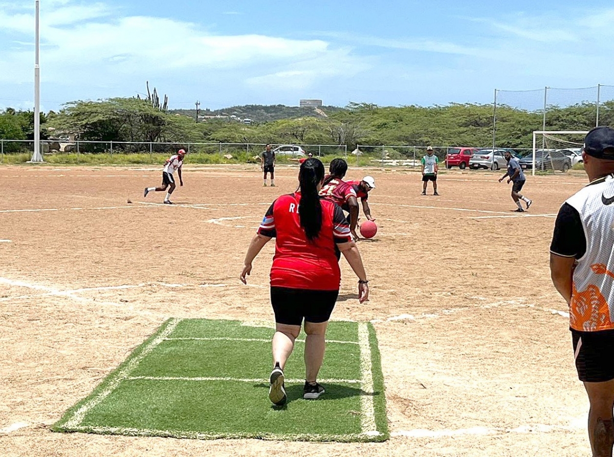 Weekend di Kickball Tournament entre cuerponan uniforma na Aruba   