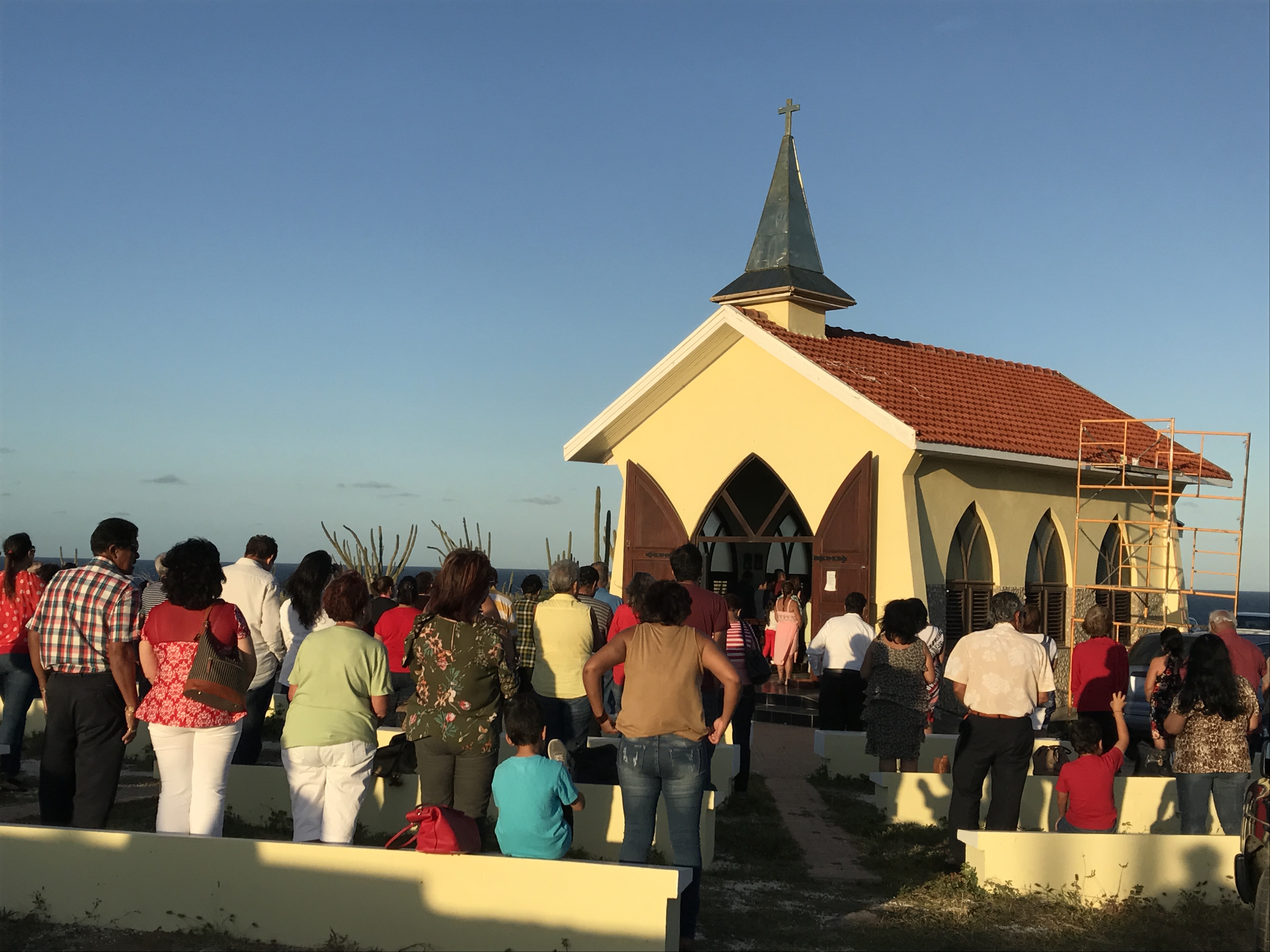 Diasabra atardi lo tin Rosario di hende homber na Alto Vista