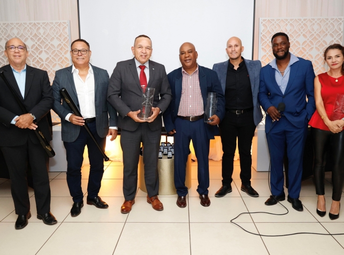 Minister di Deporte a atende 'Awards Night' di Proline Baseball Aruba