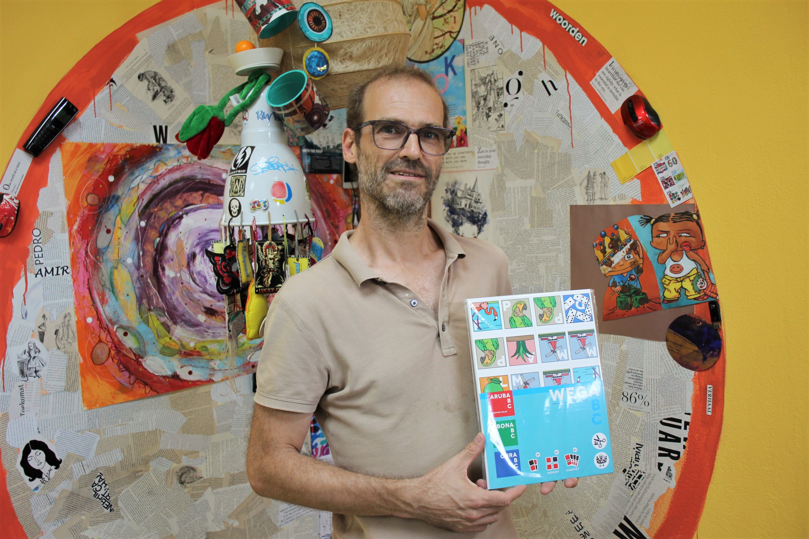 Donacion special di artista Steffen Maas pa Biblioteca Hubenil