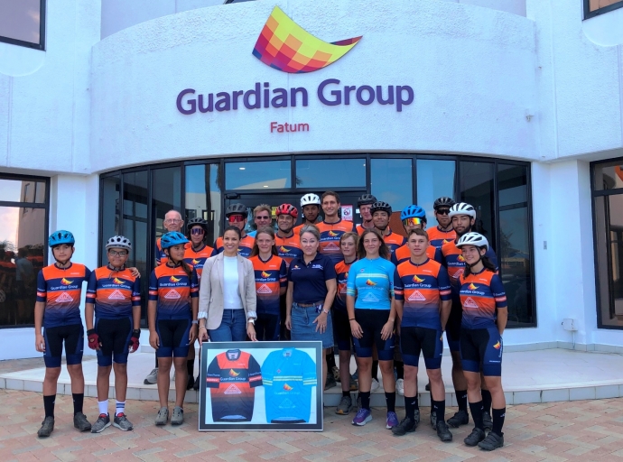 Guardian Group ta batisa uniform nobo di e ciclistanan di Tri-Bike Aruba