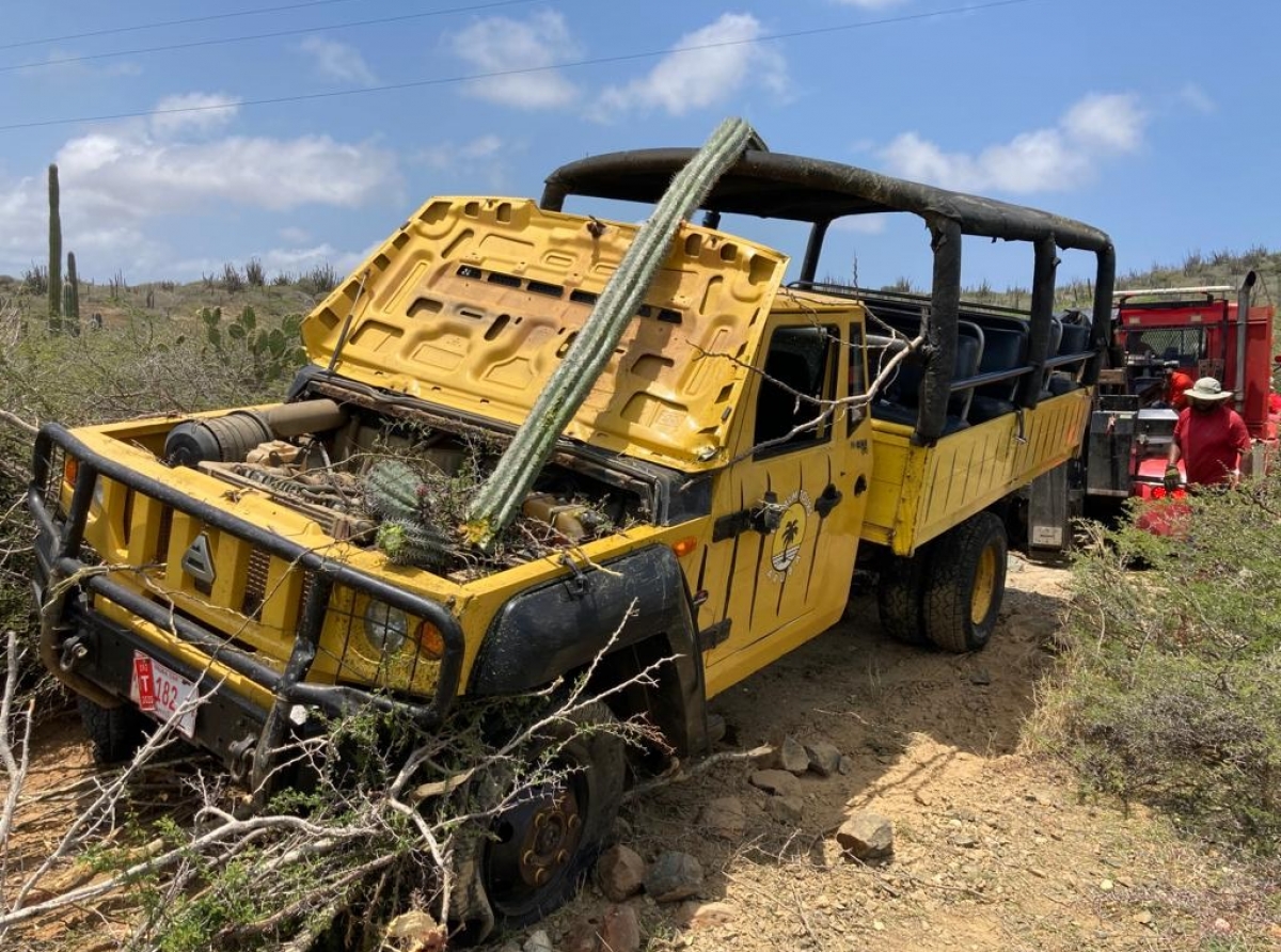 Diestres turista herida ora vehiculo 4x4 di Safari Tour a cay di sero