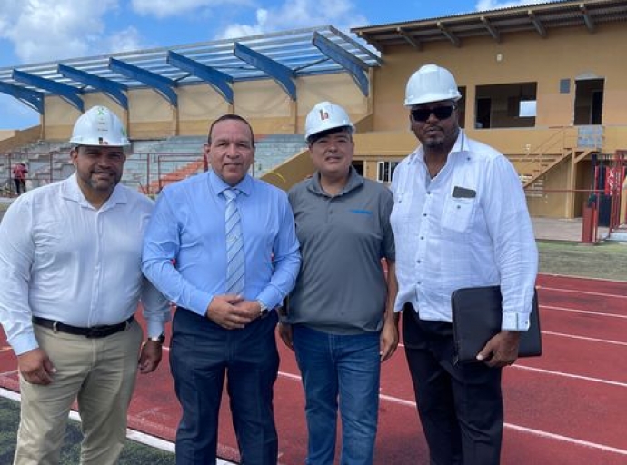 Compania internacional Mondo ta haci evaluacion riba e cancha atletico na Stadion Guillermo Trinidad