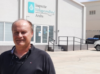 Dentista Hendrik Marsman ta denuncia tecnico dental eherciendo trabao sin base riba ley