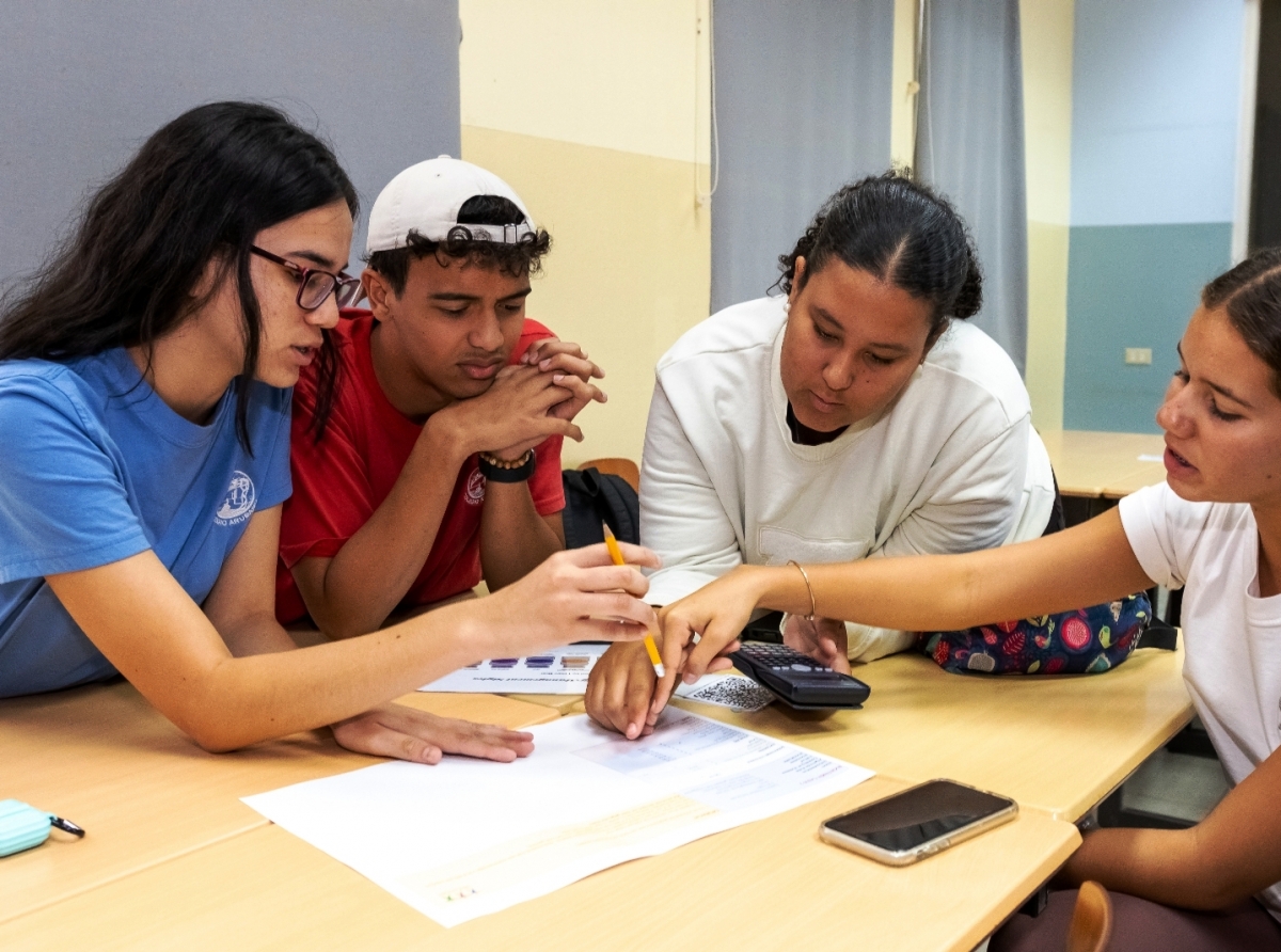 WeConnect a tene Tayer di informacion pa eleccion di estudio pa studiantenan di examen final