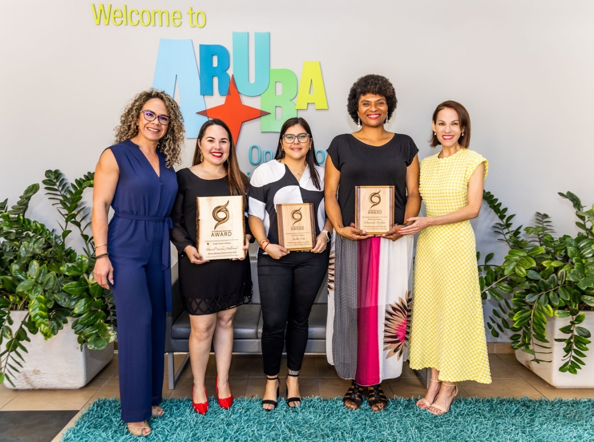 A reconoce ganadonan di e Standing Ovation Award di Aruba Tourism Authority