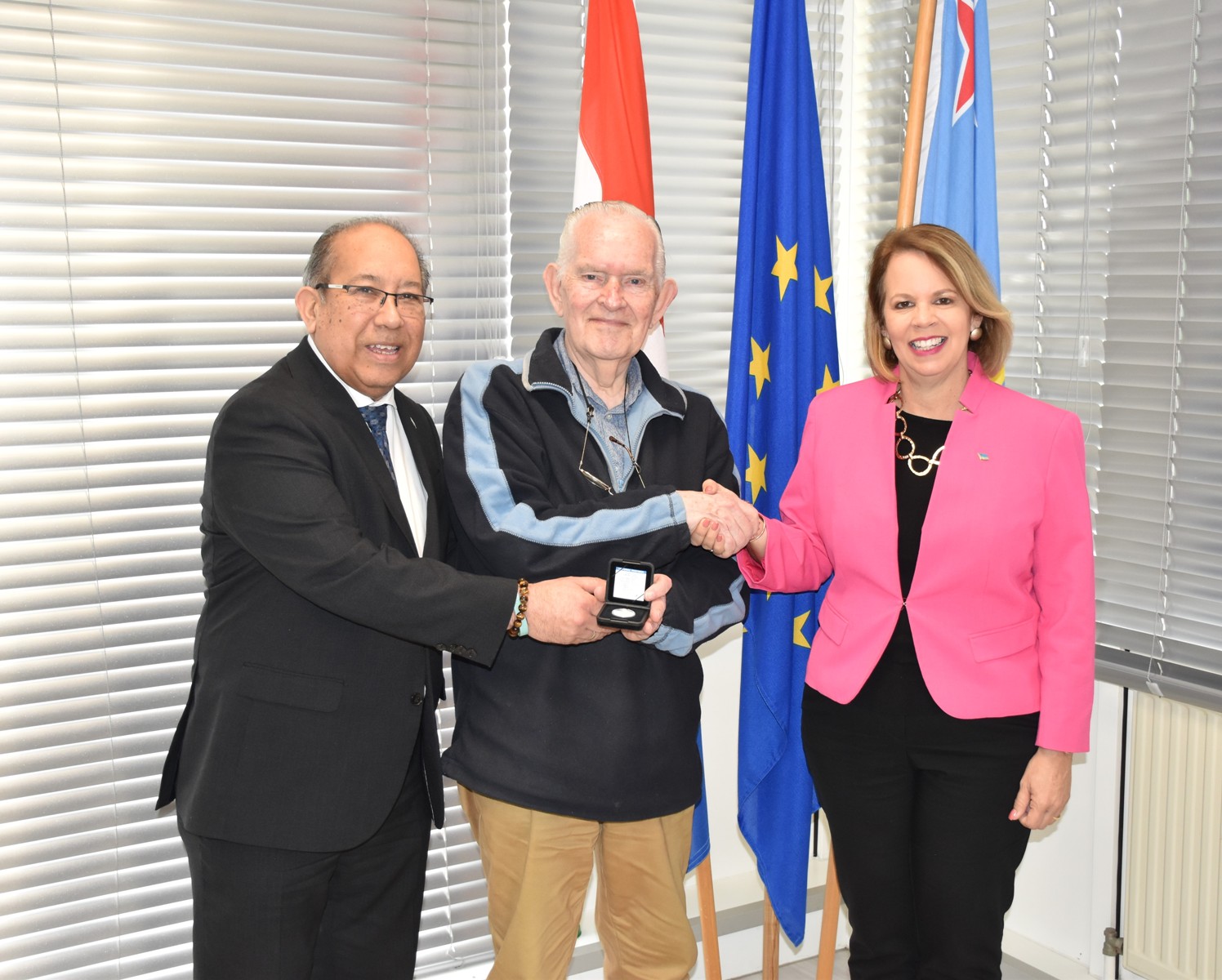 Aruba a reconoce fotografo Nico van der Ven na Hulanda cu semper a acompaña delegacion di Aruba desde 1968