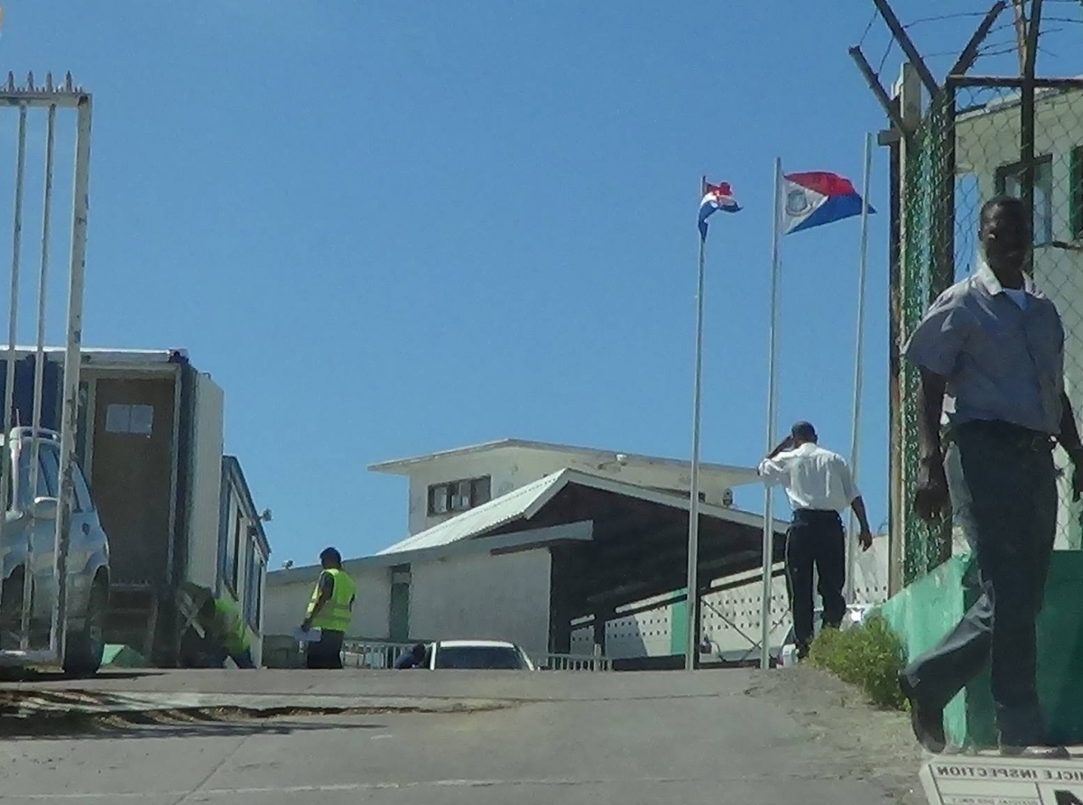 Hulanda ta preocupa cu e prison na St. Maarten ta demasiado yen