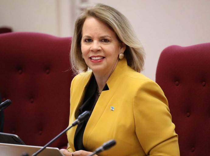 Parlamento a aproba ley cu ta ancra e ayudo financiero cu a wordo duna na companianan mediano y chikito durante pandemia