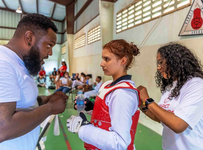 Kianna Krosendijk y Isabella Bogevad di Taekwondo Team Aruba a gana Oro