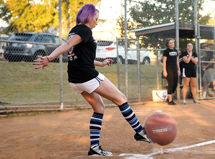 Ta buscando personanan cu kier lanta directiva di Kickball